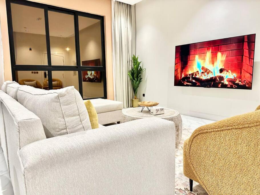 Kameil 3 Bedroom Self Entry دخول ذاتي Apartment *
